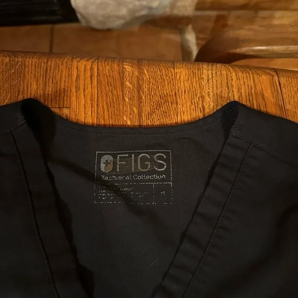 Figs Women's Black Scrub Set - Picture 5 of 6